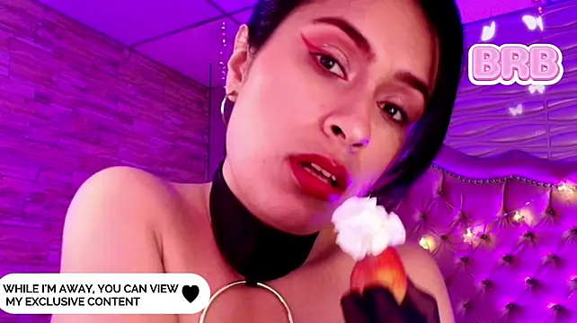Roxanne_Han stripchat live cam model