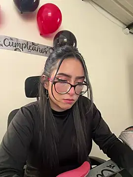 Kloenovoa- stripchat live cam model