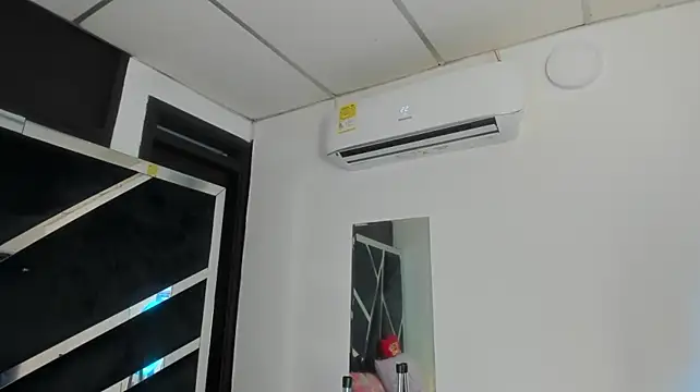 Coralhtx stripchat live cam model