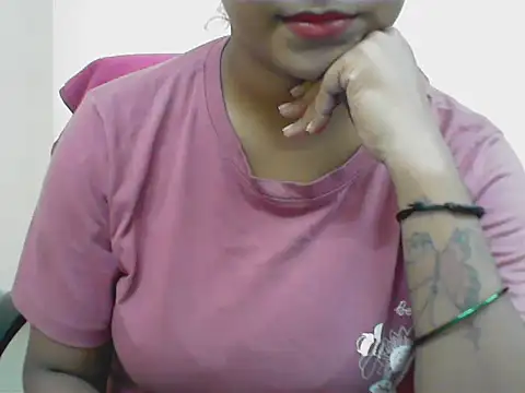 LovingPihu stripchat live cam model
