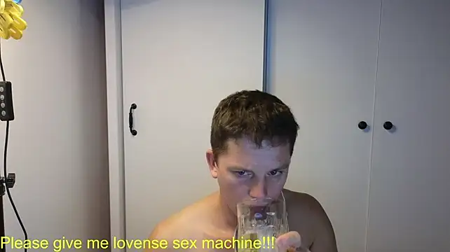 BigL0ve stripchat live cam model