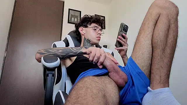 Arteemiiis stripchat live cam model