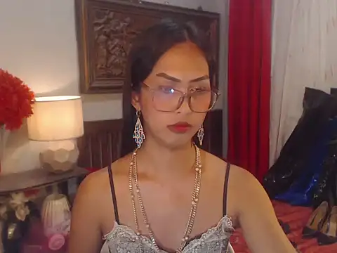 Nathalieheartt stripchat live cam model