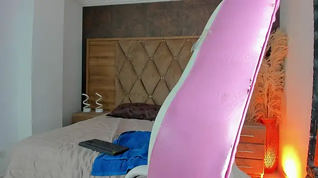 ThaliaHall_1 stripchat live cam model