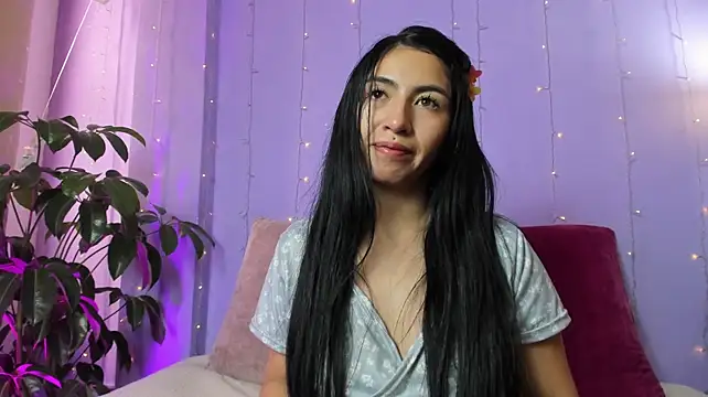 Ravenpurple stripchat live cam model