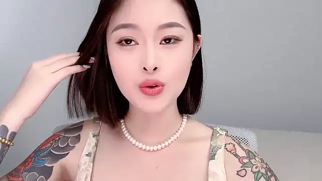 Ivy_360 stripchat live cam model