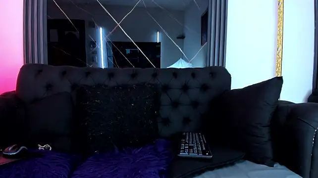 IssaBell1 stripchat live cam model