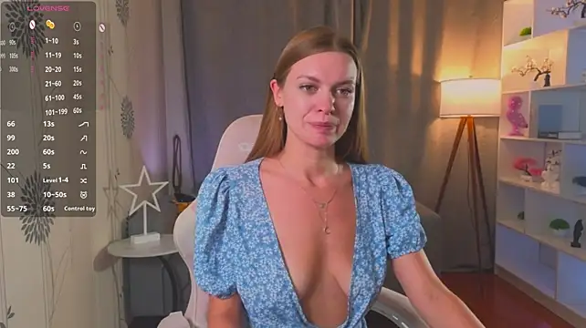 Lovella_Lips stripchat live cam model