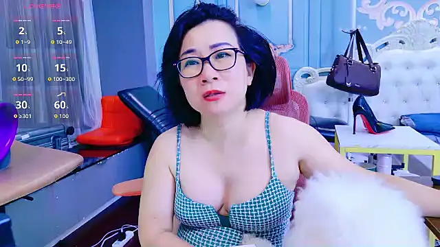 LucianaMe stripchat live cam model