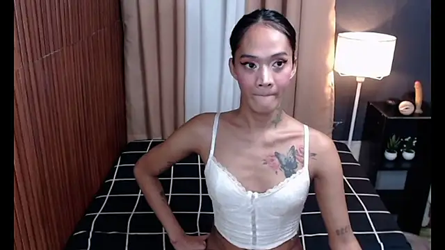 yoursexyyassy stripchat live cam model