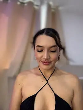 Bella-taylorr stripchat live cam model