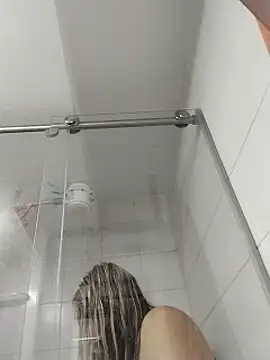 LaraCaliente stripchat live cam model
