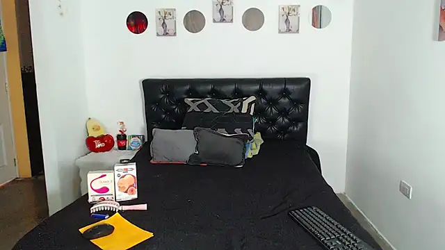 Lunadool stripchat live cam model