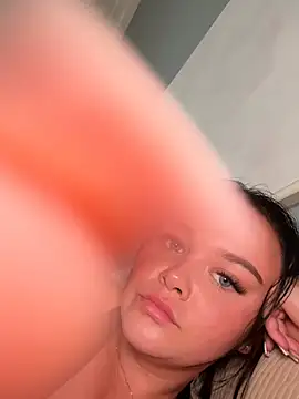 MaddisonWhitex stripchat live cam model