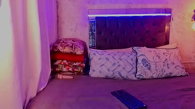 kathira_londres stripchat live cam model