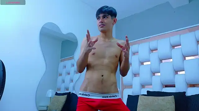 TaylerCruz stripchat live cam model