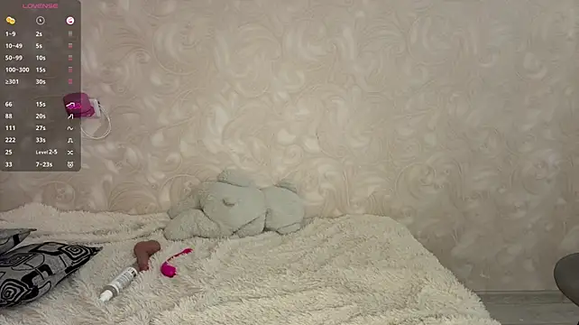 MadeleneEfrons stripchat live cam model