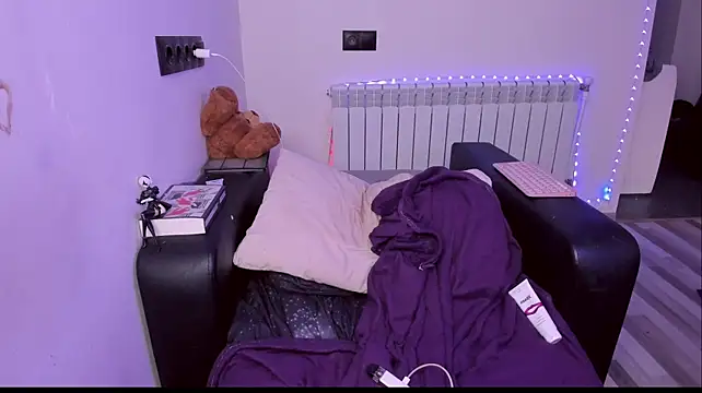 Lyricca stripchat live cam model