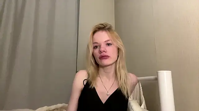 tutsicuttie stripchat live cam model