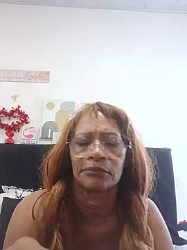BustyMilf_ stripchat live cam model