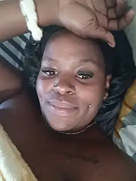 nakedqween stripchat live cam model