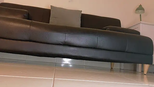 RiriiBrunette__ stripchat live cam model