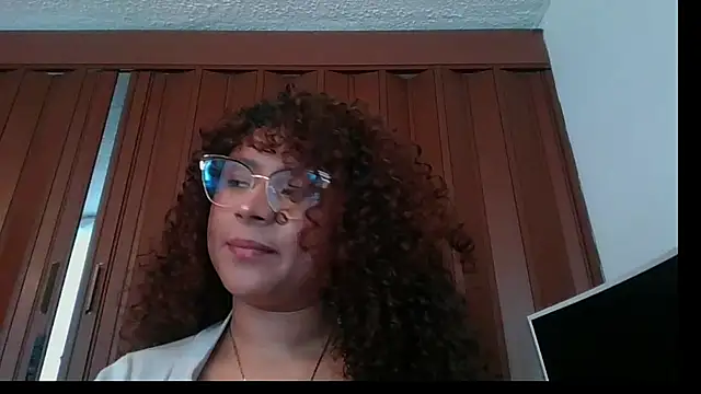 Sofiapassionne stripchat live cam model