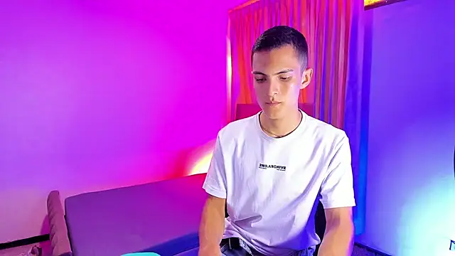 Matiius18 stripchat live cam model