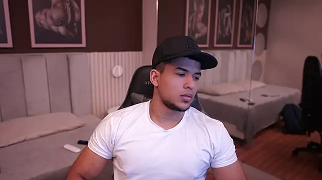 Thiago_Valente stripchat live cam model