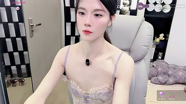 Yueyue-MM stripchat live cam model