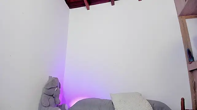 TianaGlow44 stripchat live cam model