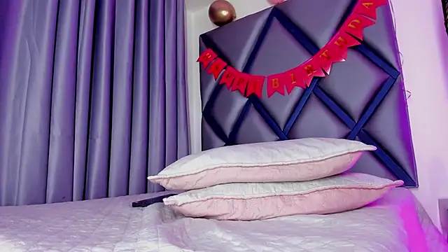 Bby-pink stripchat live cam model