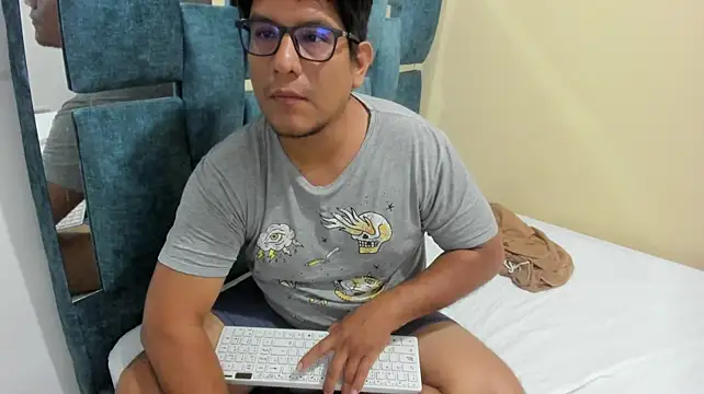 Apolo2025_ stripchat live cam model