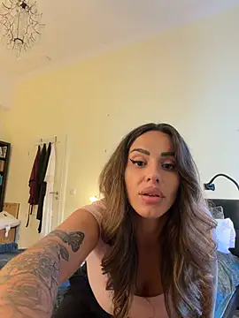-Alisa stripchat live cam model