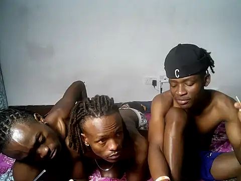threemanias stripchat live cam model