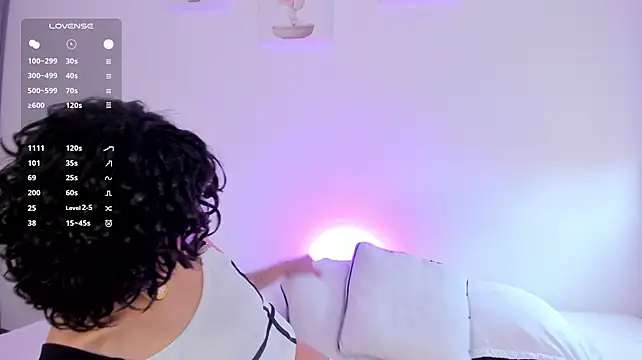 venuzz_99 stripchat live cam model