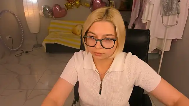 AndreaHirst stripchat live cam model