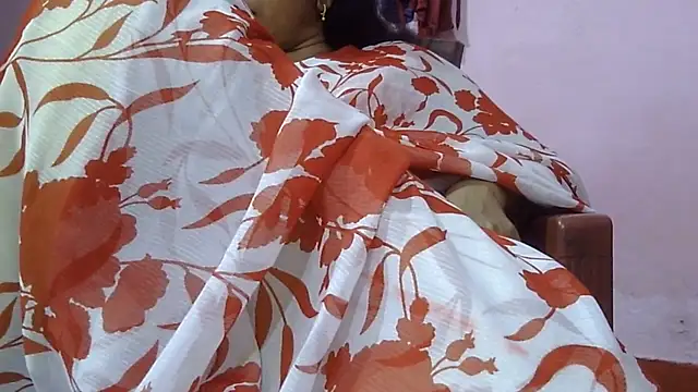 Pooja-suman stripchat live cam model