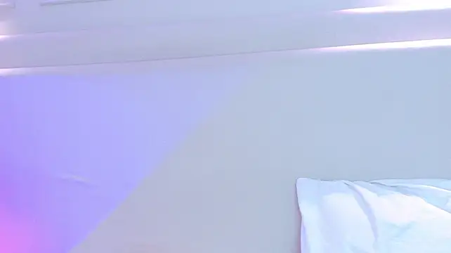 NaomiKlarc stripchat live cam model