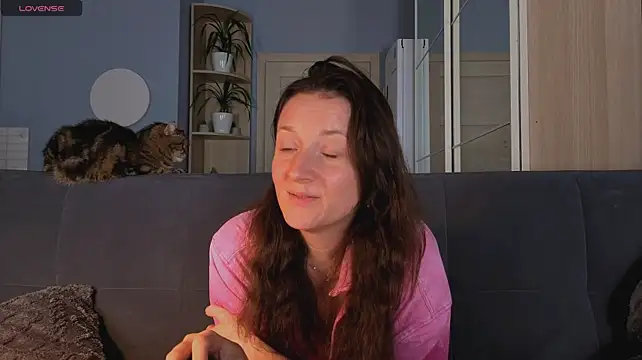 GoldenCrystall stripchat live cam model