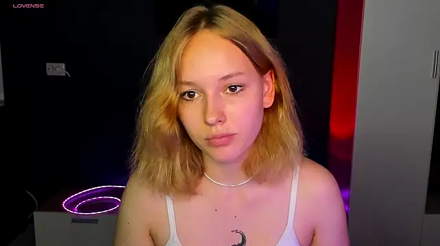 rikkitikkitavik stripchat live cam model