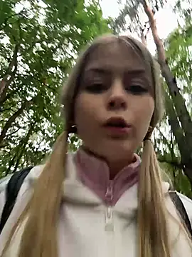 RossyMood stripchat live cam model