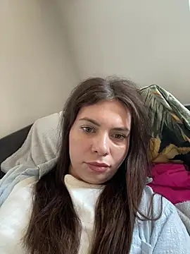 CurlyLara stripchat live cam model