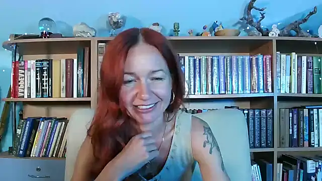 Foxilady357 stripchat live cam model