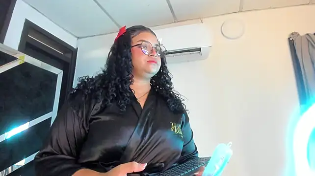 Coralhtx stripchat live cam model