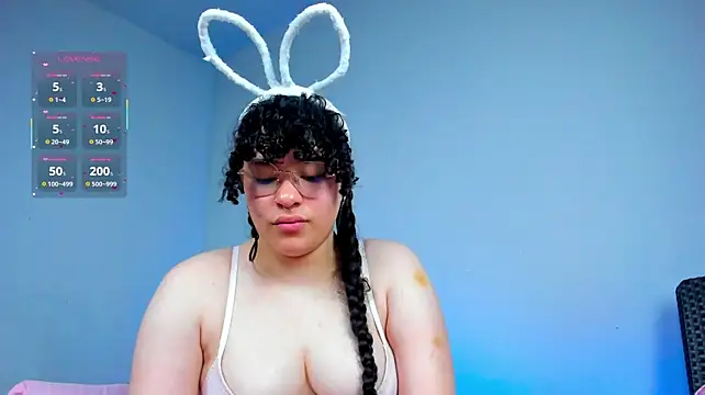 urCurvyTHICC stripchat live cam model