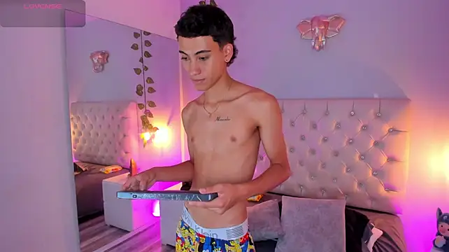 Trevor_Spencer stripchat live cam model