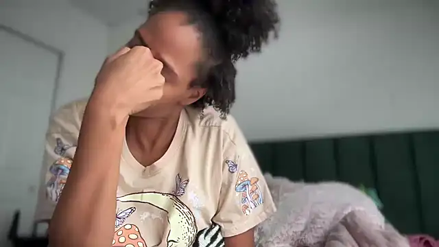 Cum2Charm stripchat live cam model