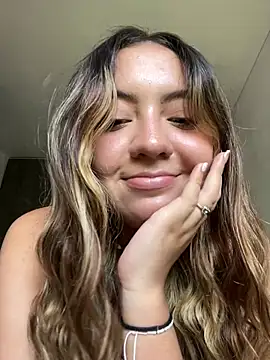 Bonni_lohan stripchat live cam model