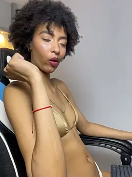 Kiara_Kamau_XXX stripchat live cam model